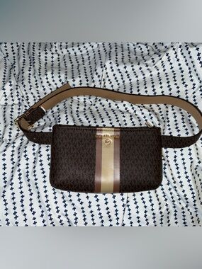 Michael Kors women's leather logo belt bag brown like new